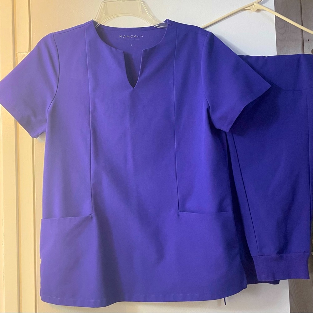 Mandala Scrubs - True Grape